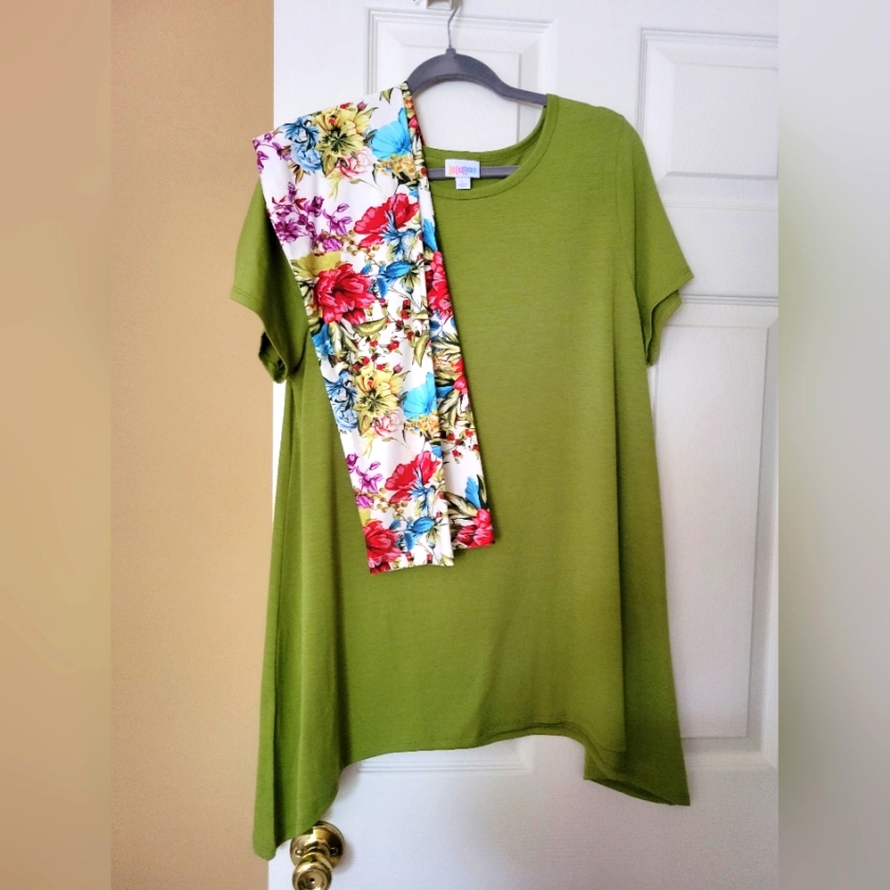 Lularoe Perfect Top with free leggings